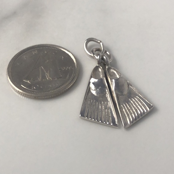 Divers fins flippers swim fins charm pendant - Picture 2 of 4